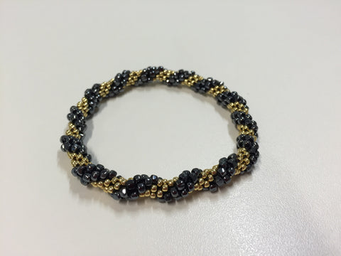 Elegant deep green and gold slim bracelet