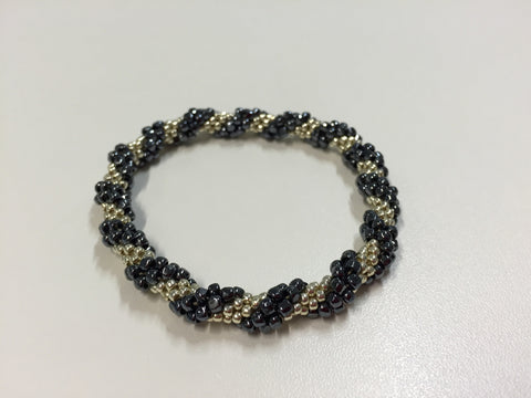 Elegant deep green and silver slim bracelet